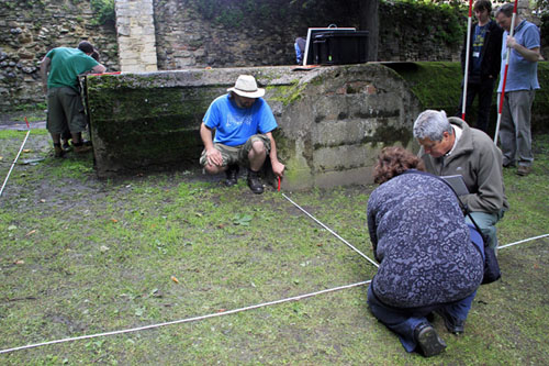 WNAKLAS members recording the Kettlewell Lane shelter